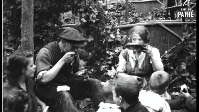 Children go hop picking (1920) Children go hop picking (1920)