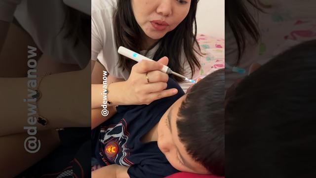 Ada isi nastar di dalam kuping adek #dewivanow #earpick #korekkupingkamera #earpicker #kamera Ada isi nastar di dalam kuping adek #dewivanow #earpick #korekkupingkamera #earpicker #kamera