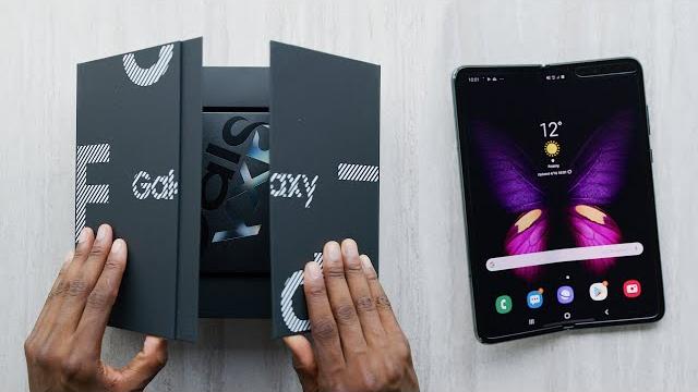 Samsung galaxy fold unboxing: magnets! Samsung galaxy fold unboxing: magnets!