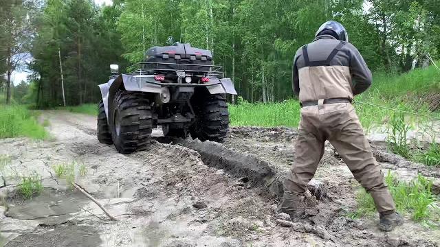 Квадроцыкл росомаха плавает Квадроцыкл росомаха плавает