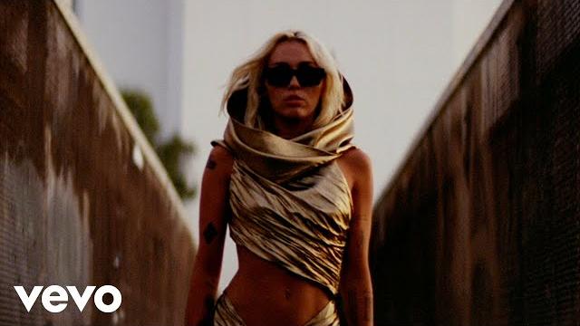 Miley cyrus - flowers (official video) Miley cyrus - flowers (official video)