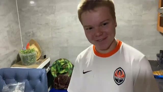 Подарки всем, но михаил просто светится от радости! посылка из канады от марины! позвоним и поймем! Подарки всем, но михаил просто светится от радости! посылка из канады от марины! позвоним и поймем!