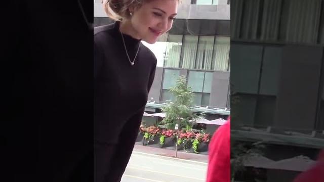 How do strangers react to a tall girl? #shorts How do strangers react to a tall girl? #shorts