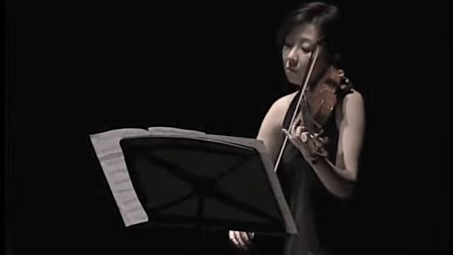 Windingly moving object α - for violin Windingly moving object α - for violin