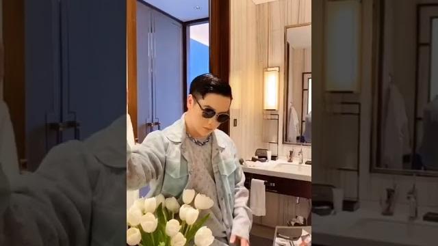 这是一个节奏感极差的视频#擦镜子换装 这是一个节奏感极差的视频#擦镜子换装