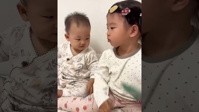 今天是谁先动手的~#奶凶奶凶的 #二胎生活 #姐弟日常 #家的萌娃 今天是谁先动手的~#奶凶奶凶的 #二胎生活 #姐弟日常 #家的萌娃