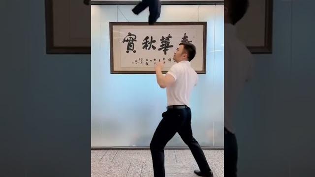 情侶騎脖子變裝特效表演視頻 情侶騎脖子變裝特效表演視頻