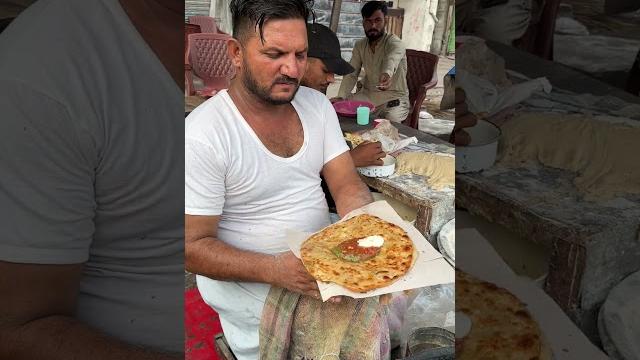 Pehalwan makhan aloo paratha #shorts #shortsfeed Pehalwan makhan aloo paratha #shorts #shortsfeed