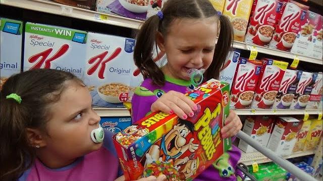 Bad baby real food fight victoria vs annabelle & freak daddy toy freaks family ( reuploaded ) Bad baby real food fight victoria vs annabelle & freak daddy toy freaks family ( reuploaded )