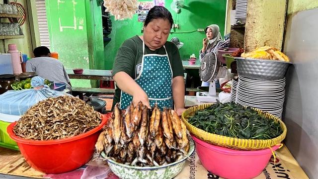 Sambelan tongkol mbak ju masih sama seperti yang dulu Sambelan tongkol mbak ju masih sama seperti yang dulu