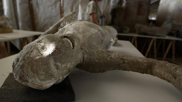 Reconstructing the faces of pompeii victims Reconstructing the faces of pompeii victims