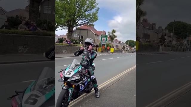 Michael dunlop's helmet/visor issue at the 2024 superbike tt! Michael dunlop's helmet/visor issue at the 2024 superbike tt!