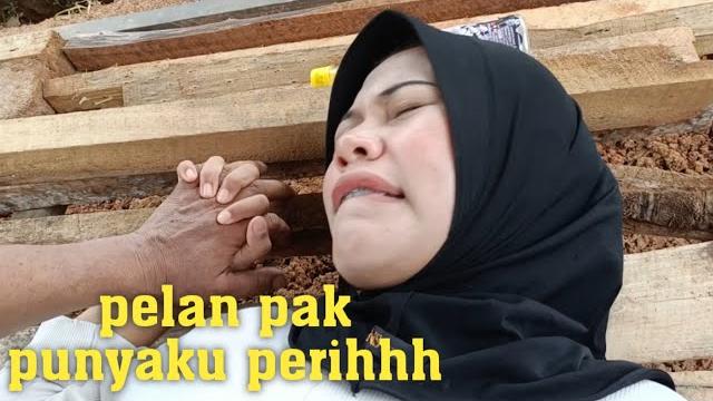 Digenjot juragan buat bayar kontrakan Digenjot juragan buat bayar kontrakan