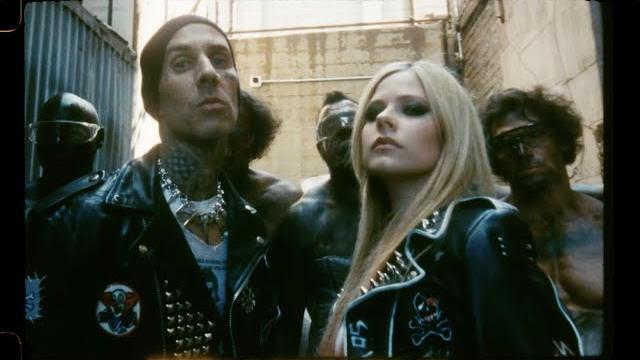 Avril lavigne - bite me (official video) Avril lavigne - bite me (official video)