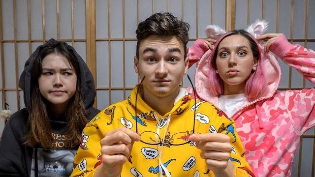 Проверяем моё зрение с катей клэп и анастасиз Проверяем моё зрение с катей клэп и анастасиз