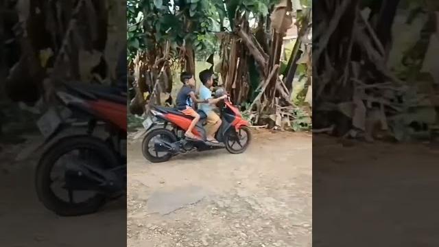 Bocil naik motor Bocil naik motor