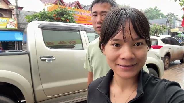 老挝二哥三哥来看大哥新地,不愧是大城市,购买东西方便太多! 老挝二哥三哥来看大哥新地,不愧是大城市,购买东西方便太多!
