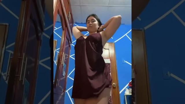 Tante ganti baju Tante ganti baju