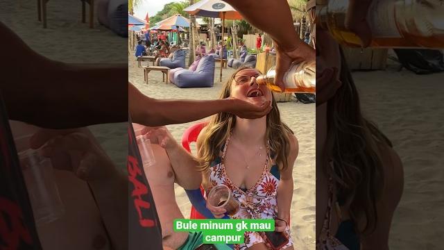 Bule gk bisa mabuk #bali #bule #dawavessurf #anakpandai Bule gk bisa mabuk #bali #bule #dawavessurf #anakpandai