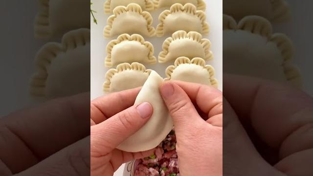 Лепим пельмени или вареники красиво #мастеркласс #пельмени #вареники Лепим пельмени или вареники красиво #мастеркласс #пельмени #вареники