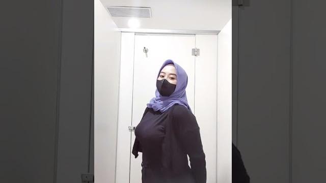 Jilboobs gede Jilboobs gede
