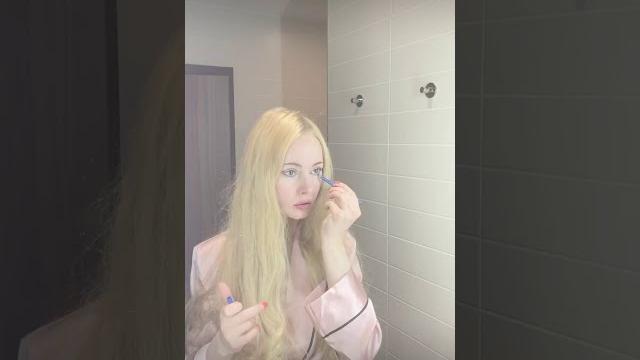 Mirror, mirror my make up likee Mirror, mirror my make up likee