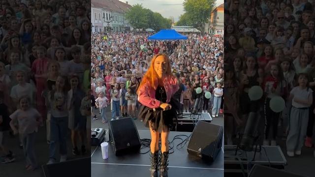 "bumblebee" dance - andra gogan in concert "bumblebee" dance - andra gogan in concert