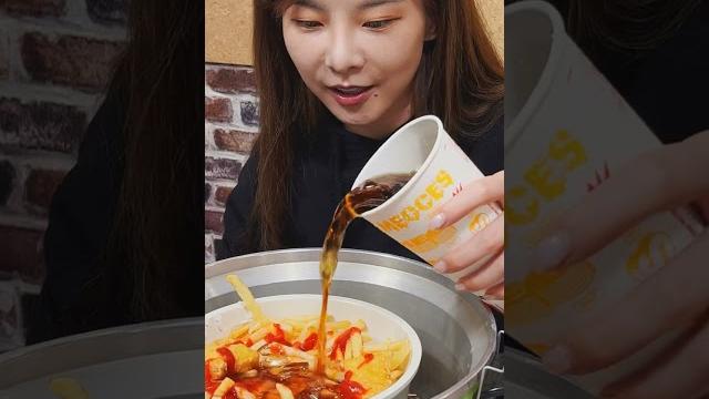 來了!這...能吃嗎? 麥當勞ㄆㄨㄣ飯! 來了!這...能吃嗎? 麥當勞ㄆㄨㄣ飯!