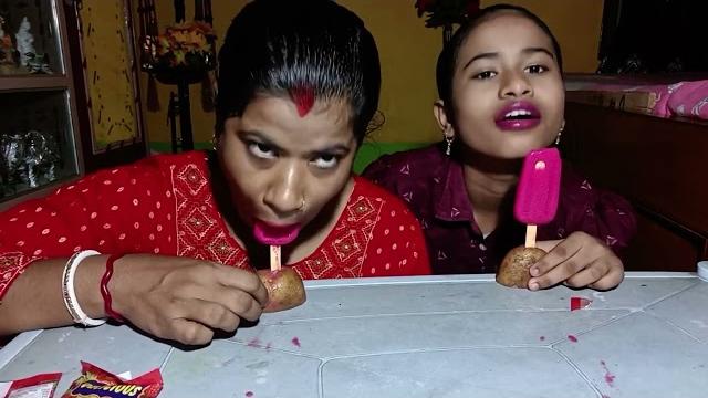 Mommy daughter popsicle contest Mommy daughter popsicle contest