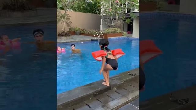 Pertama kalinya lexie berenang bareng leika ayah & tompel‼️heboh hampir tenggelam #leika #viral Pertama kalinya lexie berenang bareng leika ayah & tompel‼️heboh hampir tenggelam #leika #viral