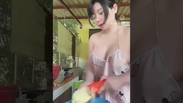 Kelihatan puting nya Kelihatan puting nya