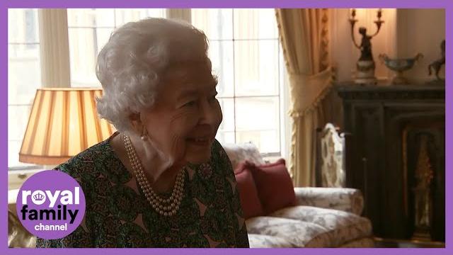 "i can't move!": her majesty is as funny as ever! "i can't move!": her majesty is as funny as ever!