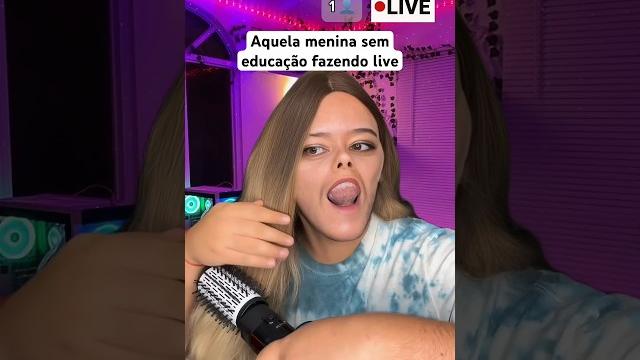 Aquela menina sem educação fazendo live Aquela menina sem educação fazendo live