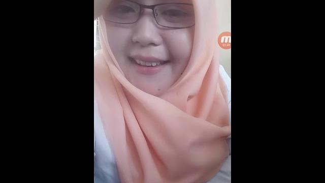 Gogo....bu guru jilbob tanganya ngapain tuh Gogo....bu guru jilbob tanganya ngapain tuh