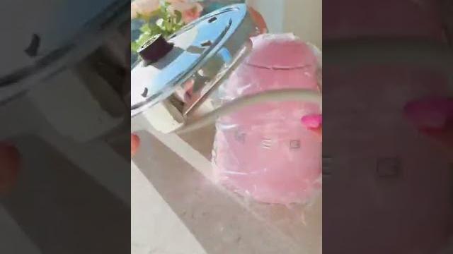 Jookstogo asmr pink smeg electric kettle #shorts Jookstogo asmr pink smeg electric kettle #shorts