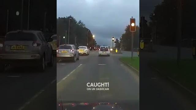 Mercedes driver forgets how traffic lights work… Mercedes driver forgets how traffic lights work…