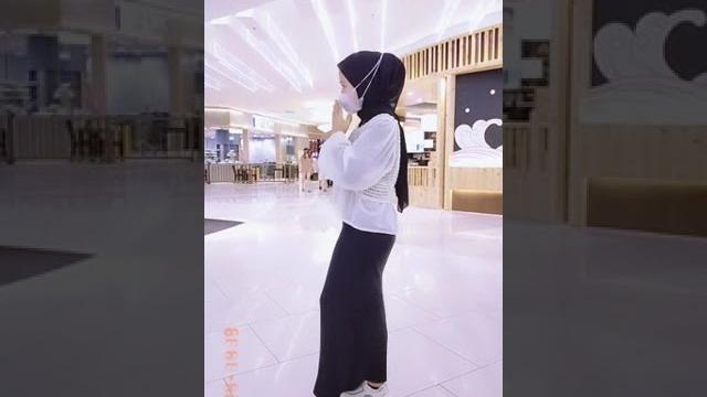 Ukhti bar bar goyangan nikmat Ukhti bar bar goyangan nikmat