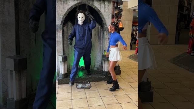 Michael myers fail! merrick & @libertybarros @spirithalloween #halloween #animatronics #prank Michael myers fail! merrick & @libertybarros @spirithalloween #halloween #animatronics #prank