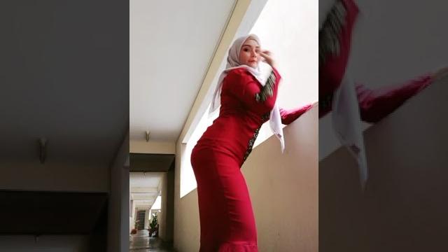 Awek tiktok-merah buat geram Awek tiktok-merah buat geram