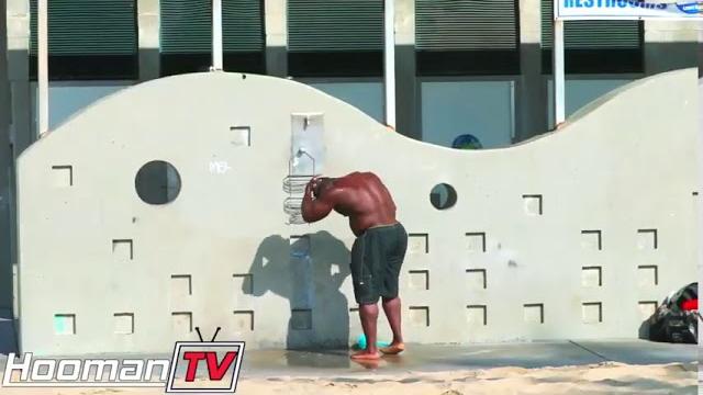 Bodybuilder shampoo prank Bodybuilder shampoo prank