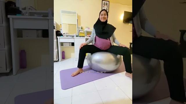 Manfaat gym ball bagi ibu hamil? simak video ini bun #fyp #fypシ #tipshamil #tipsbumil #bumil Manfaat gym ball bagi ibu hamil? simak video ini bun #fyp #fypシ #tipshamil #tipsbumil #bumil