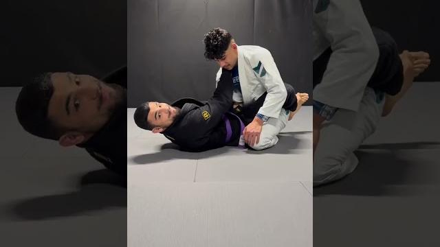 Estrangulamento na guarda #bjj #bjj4life #bjjforlife #bjjlifestyle #grappling #jiujiteiro #jiujitsu Estrangulamento na guarda #bjj #bjj4life #bjjforlife #bjjlifestyle #grappling #jiujiteiro #jiujitsu
