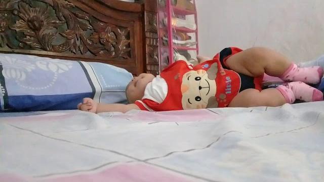 Adek udah ngangkat pantat /perkembangan bayi dari hari kehari/ edukasi bayi/ anak zaman now/ sayang Adek udah ngangkat pantat /perkembangan bayi dari hari kehari/ edukasi bayi/ anak zaman now/ sayang