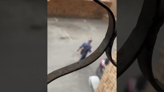 Спалил закладчика Спалил закладчика