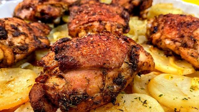 Лучший способ как приготовить курицу с картошкой! самый вкусный рецепт из курицы в духовке. Лучший способ как приготовить курицу с картошкой! самый вкусный рецепт из курицы в духовке.