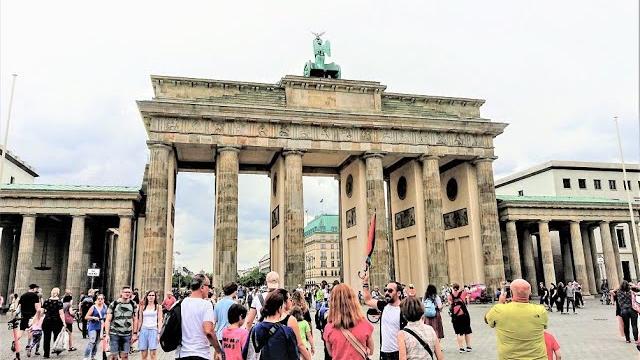 Berli̇n'in sembolu 'brandenburger' Berli̇n'in sembolu 'brandenburger'