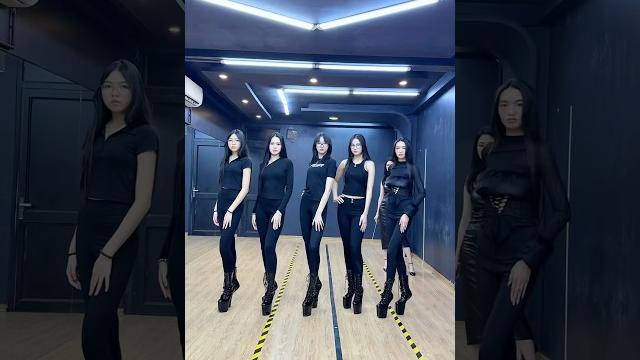 Teen models compete in catwalk skills on 25cm heels. who do you think walked the best? Teen models compete in catwalk skills on 25cm heels. who do you think walked the best?