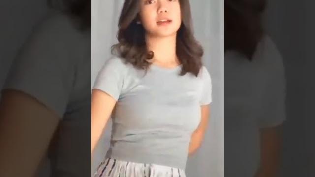 Goyangan baru chika artis tik tok virall Goyangan baru chika artis tik tok virall