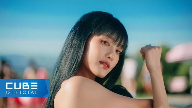 (여자)아이들((g)i-dle) - '퀸카 (queencard)' official music video (여자)아이들((g)i-dle) - '퀸카 (queencard)' official music video