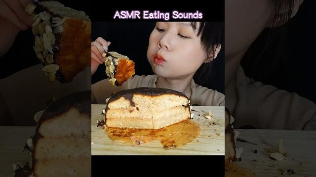 【asmr吃播 】caramel almond chocolate banana cake焦糖杏仁巧克力香蕉蛋糕 #shorts #food #먹방 #vlog #asmr #mukbang 【asmr吃播 】caramel almond chocolate banana cake焦糖杏仁巧克力香蕉蛋糕 #shorts #food #먹방 #vlog #asmr #mukbang